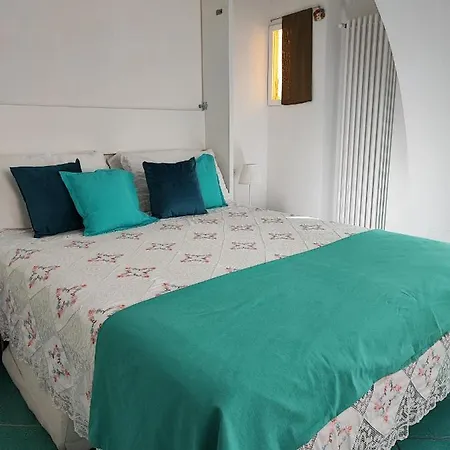 Small Wonder Tiny Town House * アマルフィ