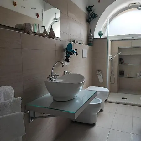 Small Wonder Tiny Town House 阿马尔菲