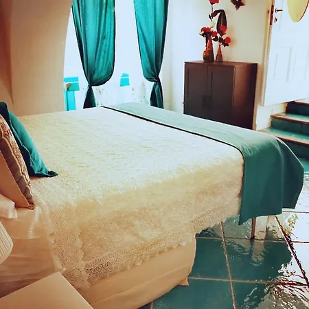 Small Wonder Tiny Town House Appartement