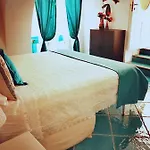 Small Wonder Tiny Town House Appartement