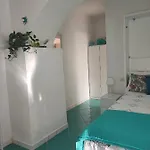 Small Wonder Tiny Town House Appartement