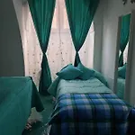 Small Wonder Tiny Town House Appartement