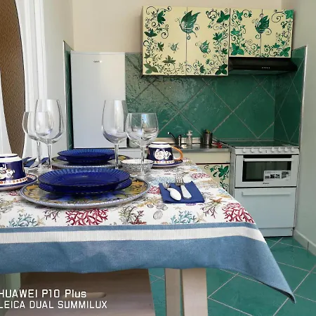 Small Wonder Tiny Town House * Amalfi