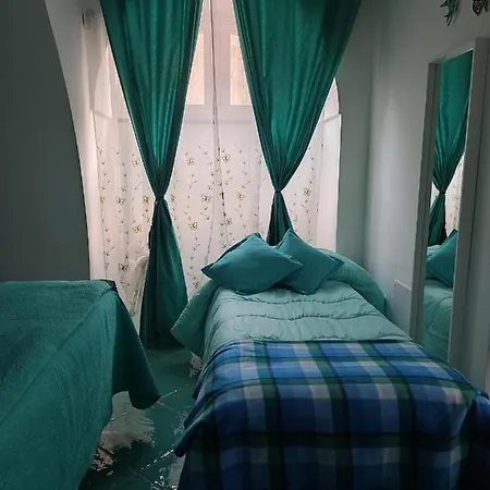 Small Wonder Tiny Town House Daire