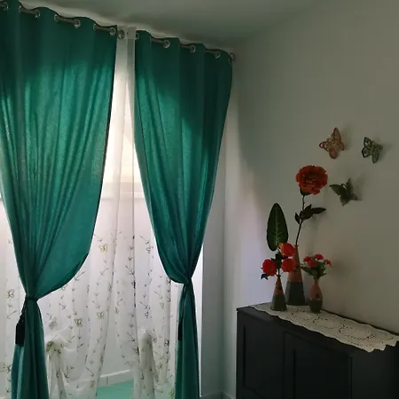 Small Wonder Tiny Town House * Amalfi
